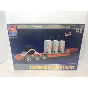AMT 31154 Lowboy Drop Deck Trailer model kit, New Sealed Old Stock